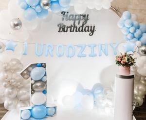 Girlanda papierowa "1 URODZINY" niebieska 1,5 m. BF-BURN Girlanda papierowa "1 URODZINY" niebieska 1,5 m. BF-BURN