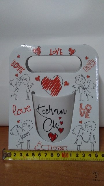 Kubek ceramiczny w ozdobnym opakowaniu z napisem "Kocham Cię" Kubek ceramiczny w ozdobnym opakowaniu z napisem "Kocham Cię"