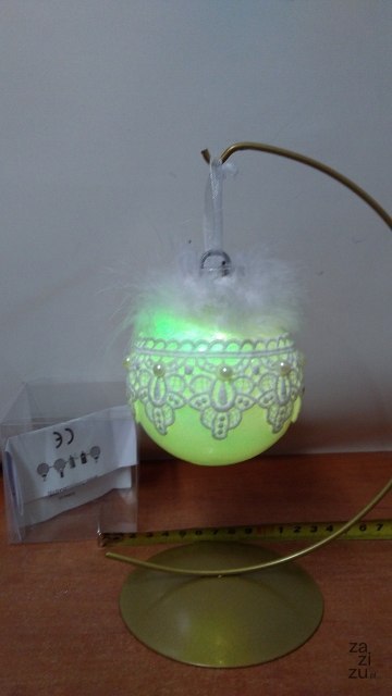 Bombka led zmieniająca kolory z koronką PIÓRKA Bombka led zmieniająca kolory z koronką PIÓRKA
