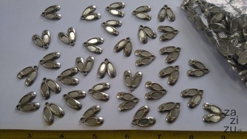 Zawieszka metalowa oksydowana 2X1,6cm BUCIKI 25szt